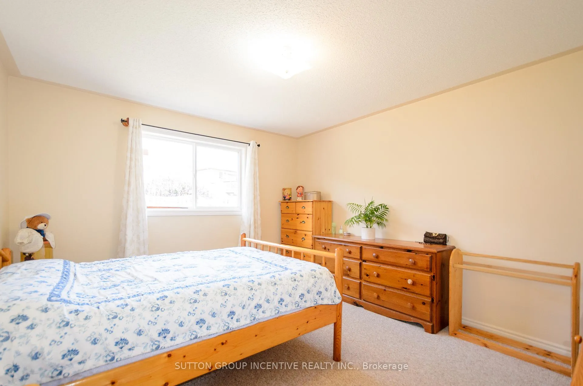 Photo 16 of 6 Brown Wood Drive, Barrie, Little Lake — HOMEH