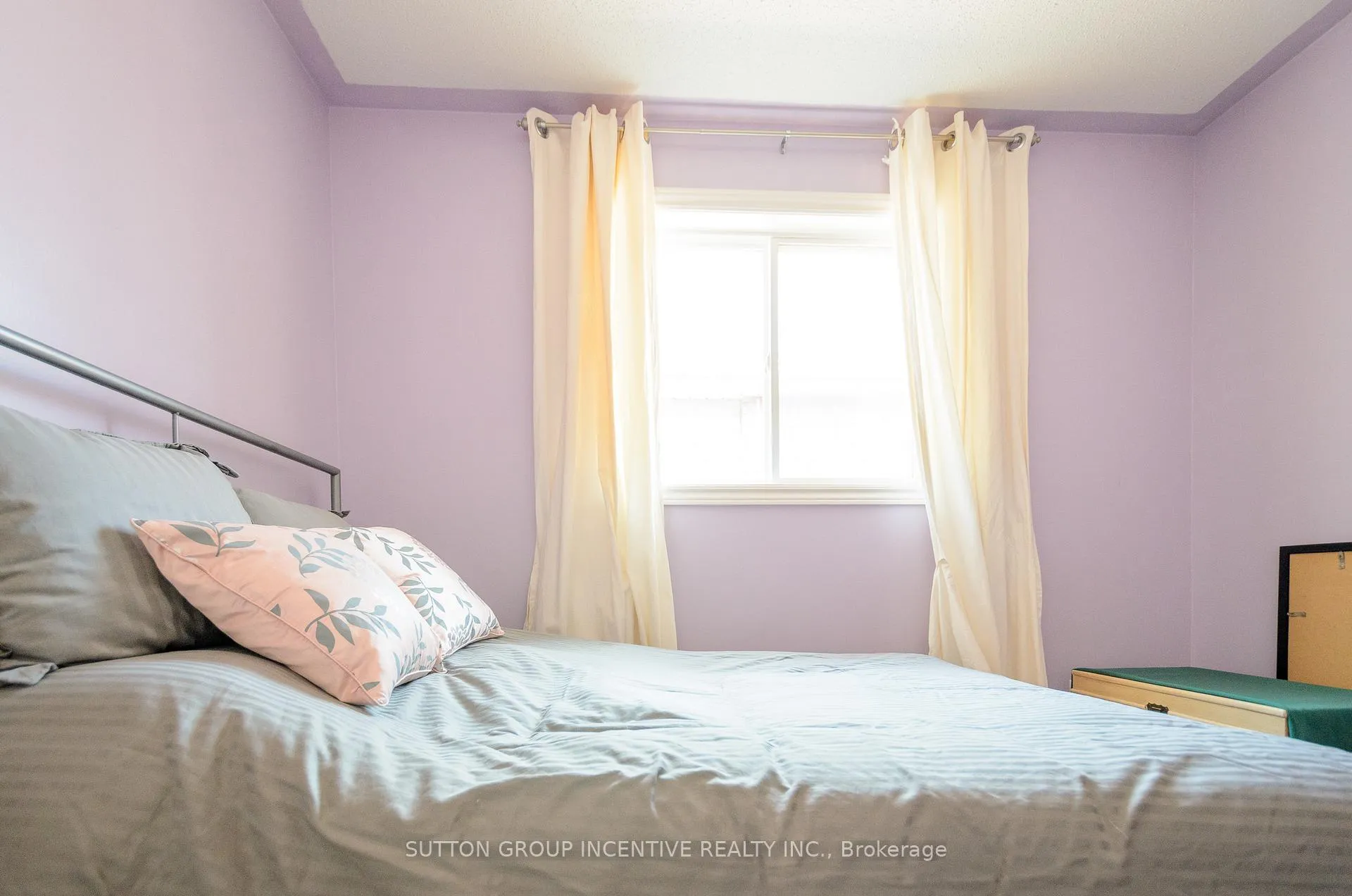 Photo 18 of 6 Brown Wood Drive, Barrie, Little Lake — HOMEH