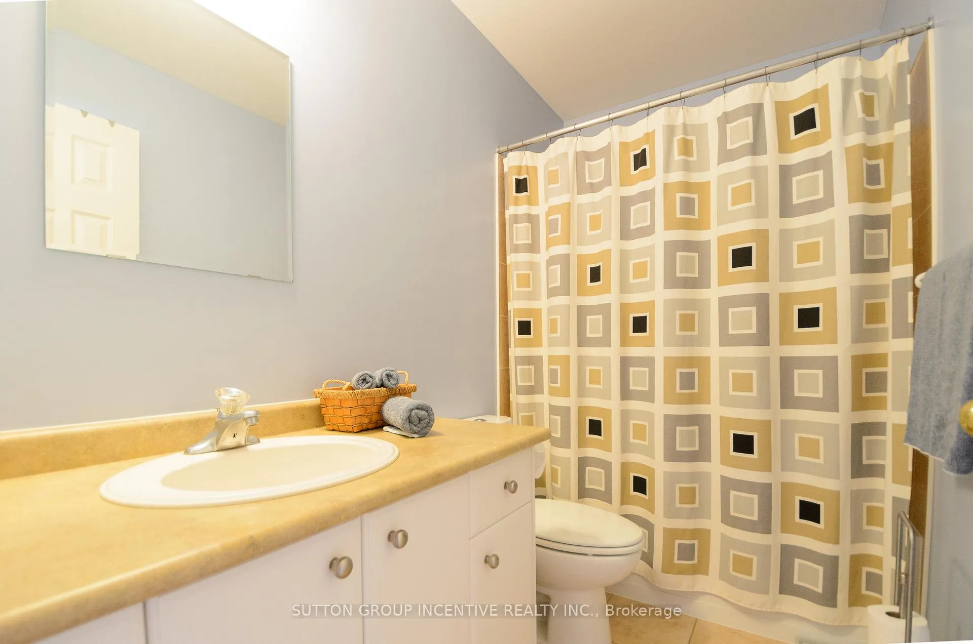 Photo 20 of 6 Brown Wood Drive, Barrie, Little Lake — HOMEH
