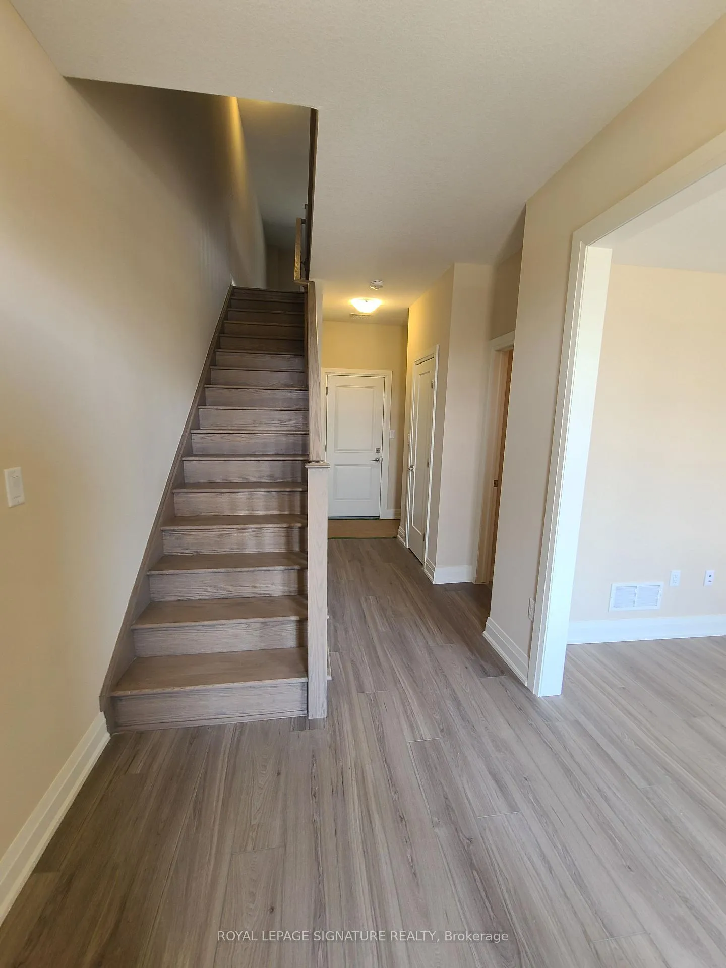 Photo 3 of 3287 Homestead Drive, Hamilton, Mount Hope — HOMEH