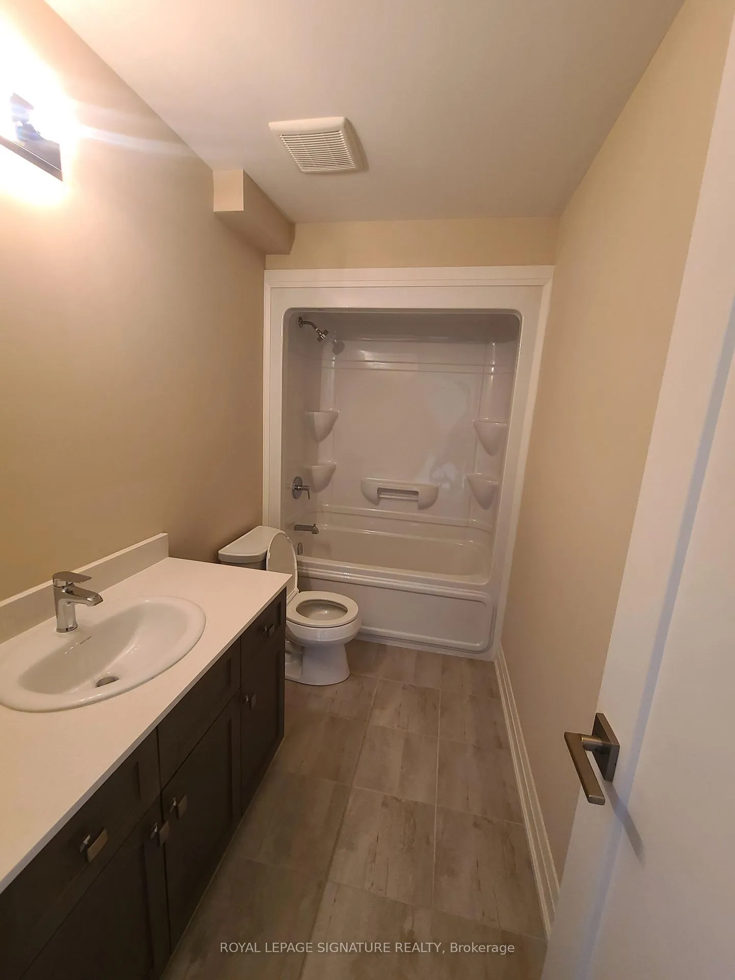 Photo 4 of 3287 Homestead Drive, Hamilton, Mount Hope — HOMEH