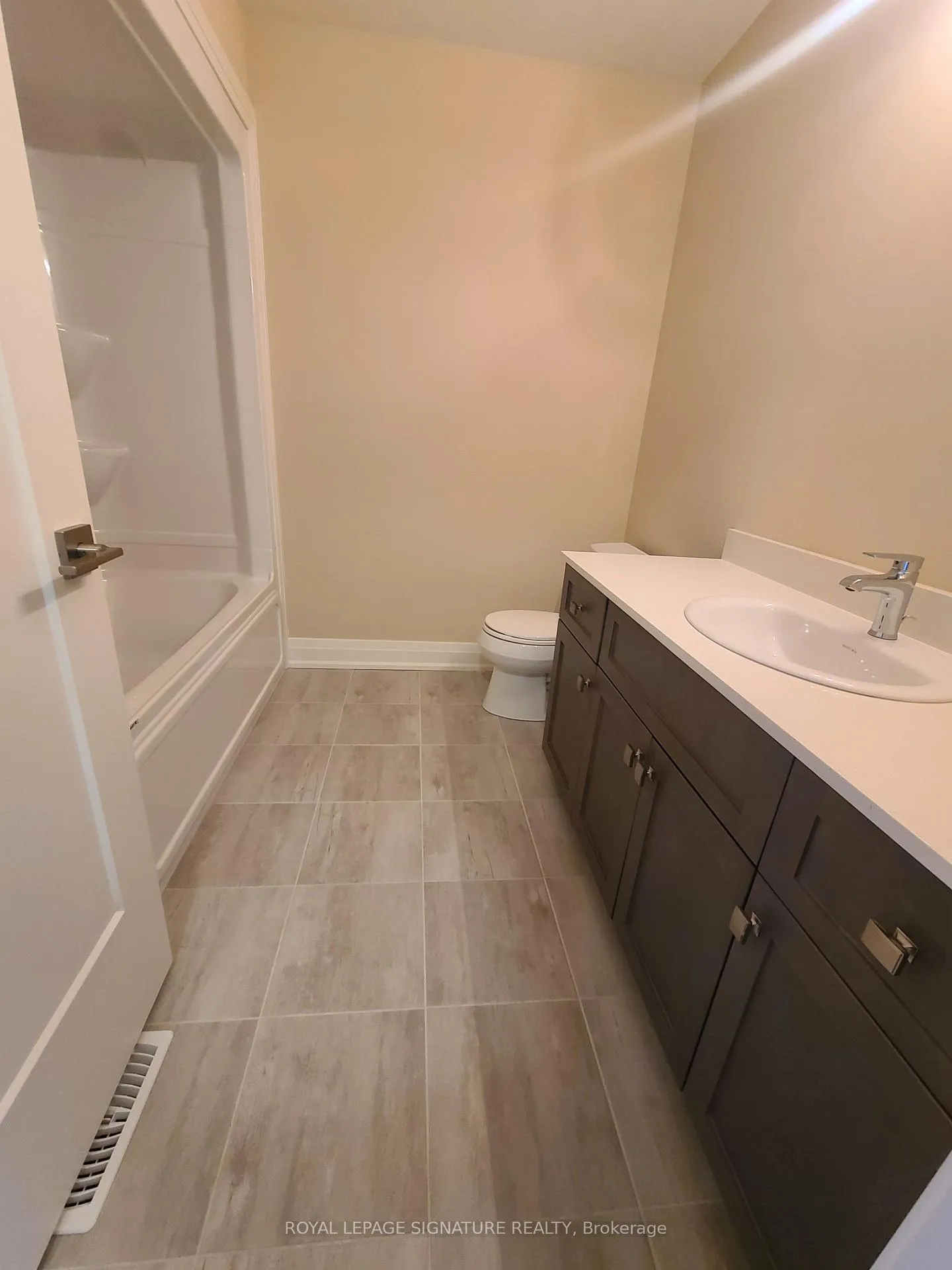 Photo 8 of 3287 Homestead Drive, Hamilton, Mount Hope — HOMEH