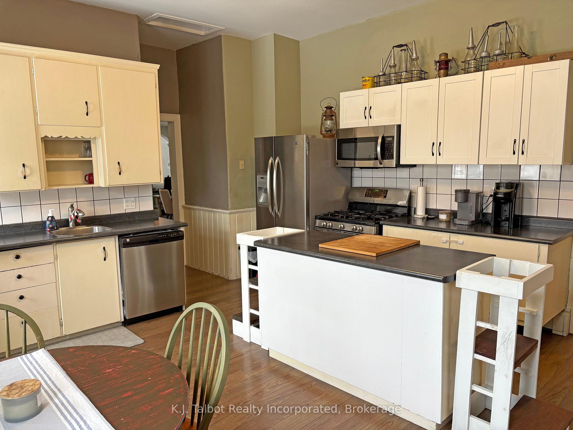 Photo 9 of 127 Newgate Street, Goderich, Goderich (Town) — HOMEH