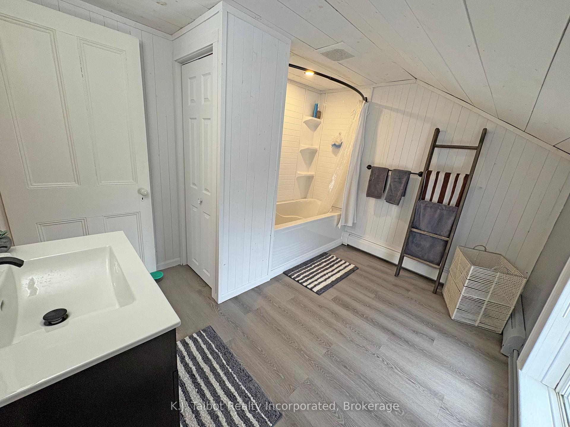 Photo 25 of 127 Newgate Street, Goderich, Goderich (Town) — HOMEH