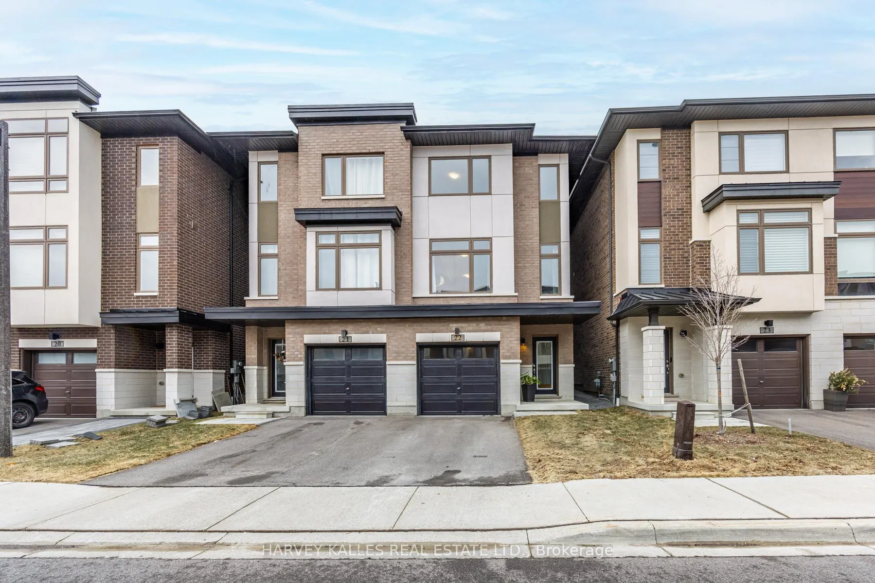 Front of Unit 22, 250 Finch Avenue