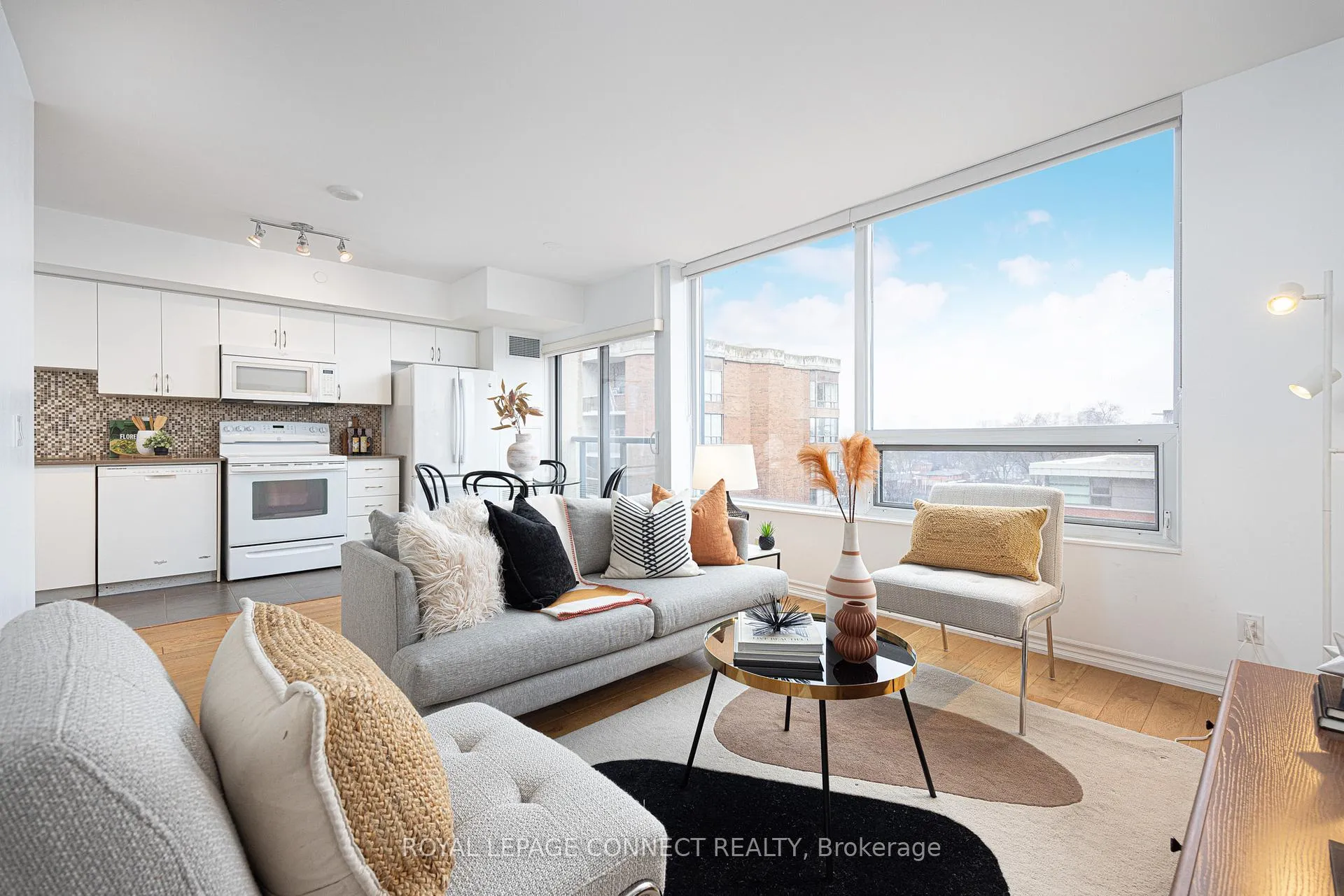 Photo 4 of Unit 709, 280 Donlands Avenue, Toronto, Danforth Village-East York — HOMEH
