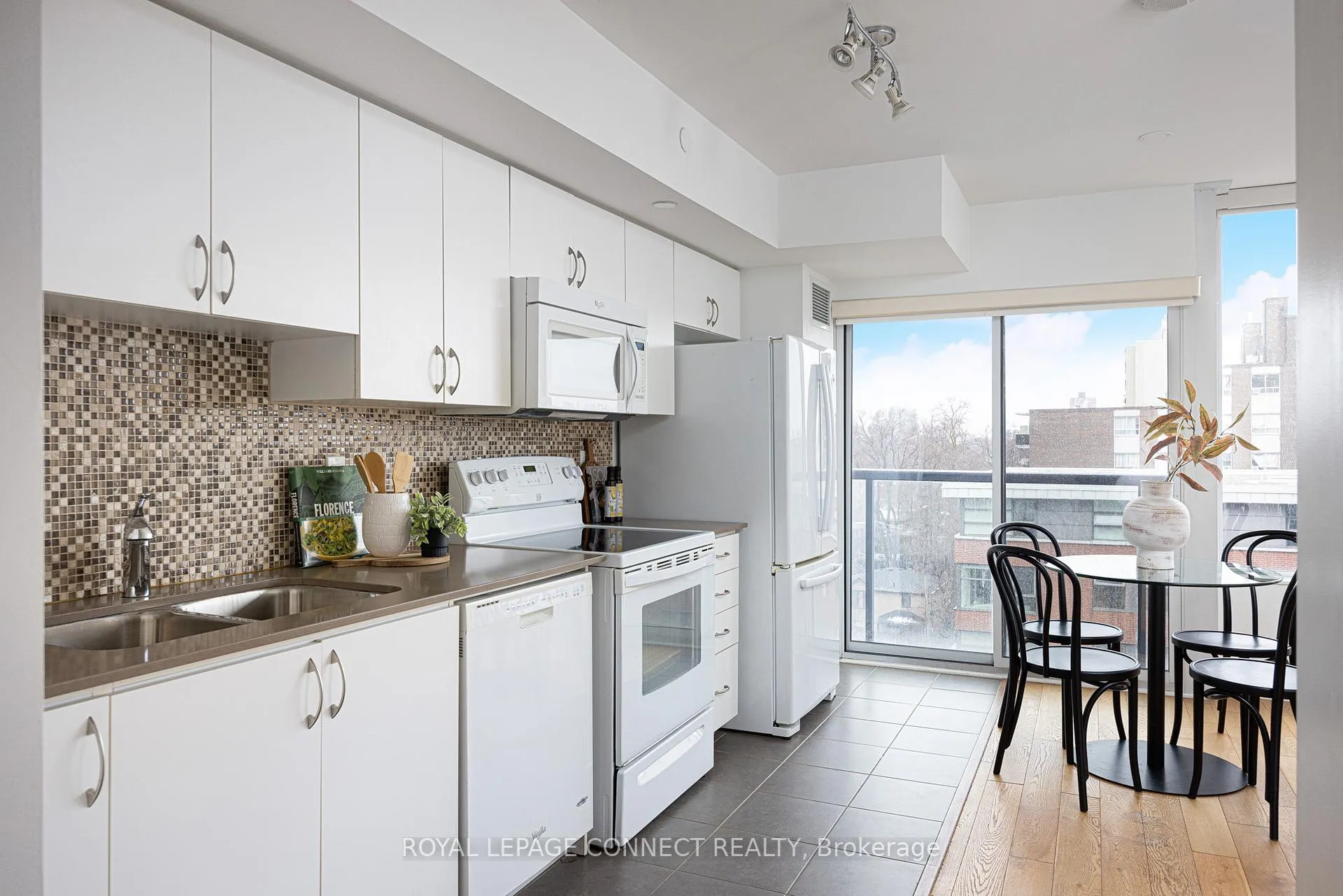 Photo 15 of Unit 709, 280 Donlands Avenue, Toronto, Danforth Village-East York — HOMEH