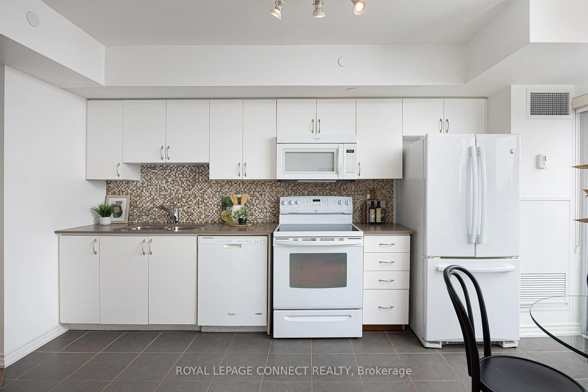 Photo 16 of Unit 709, 280 Donlands Avenue, Toronto, Danforth Village-East York — HOMEH