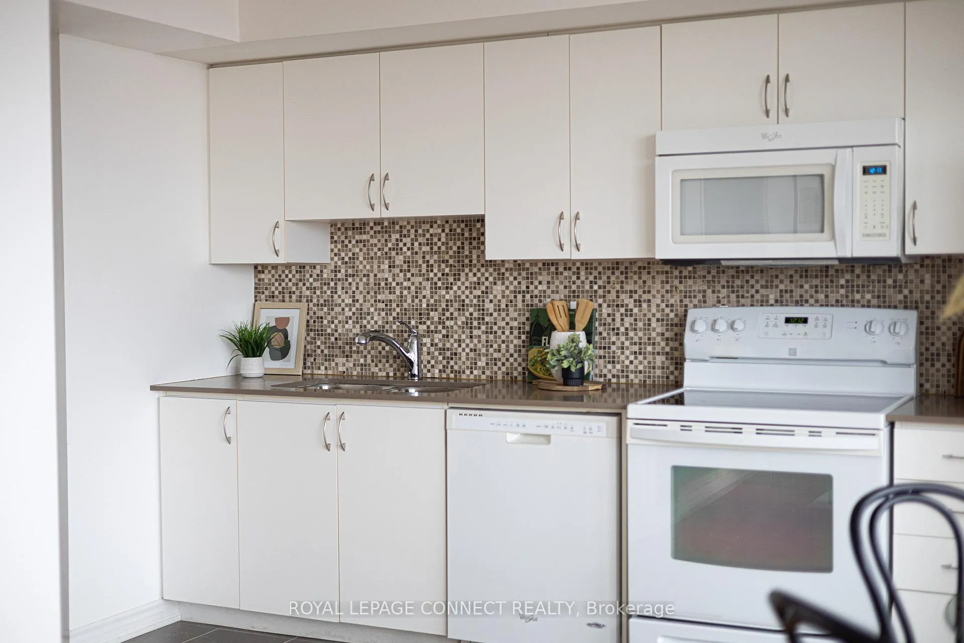 Photo 18 of Unit 709, 280 Donlands Avenue, Toronto, Danforth Village-East York — HOMEH