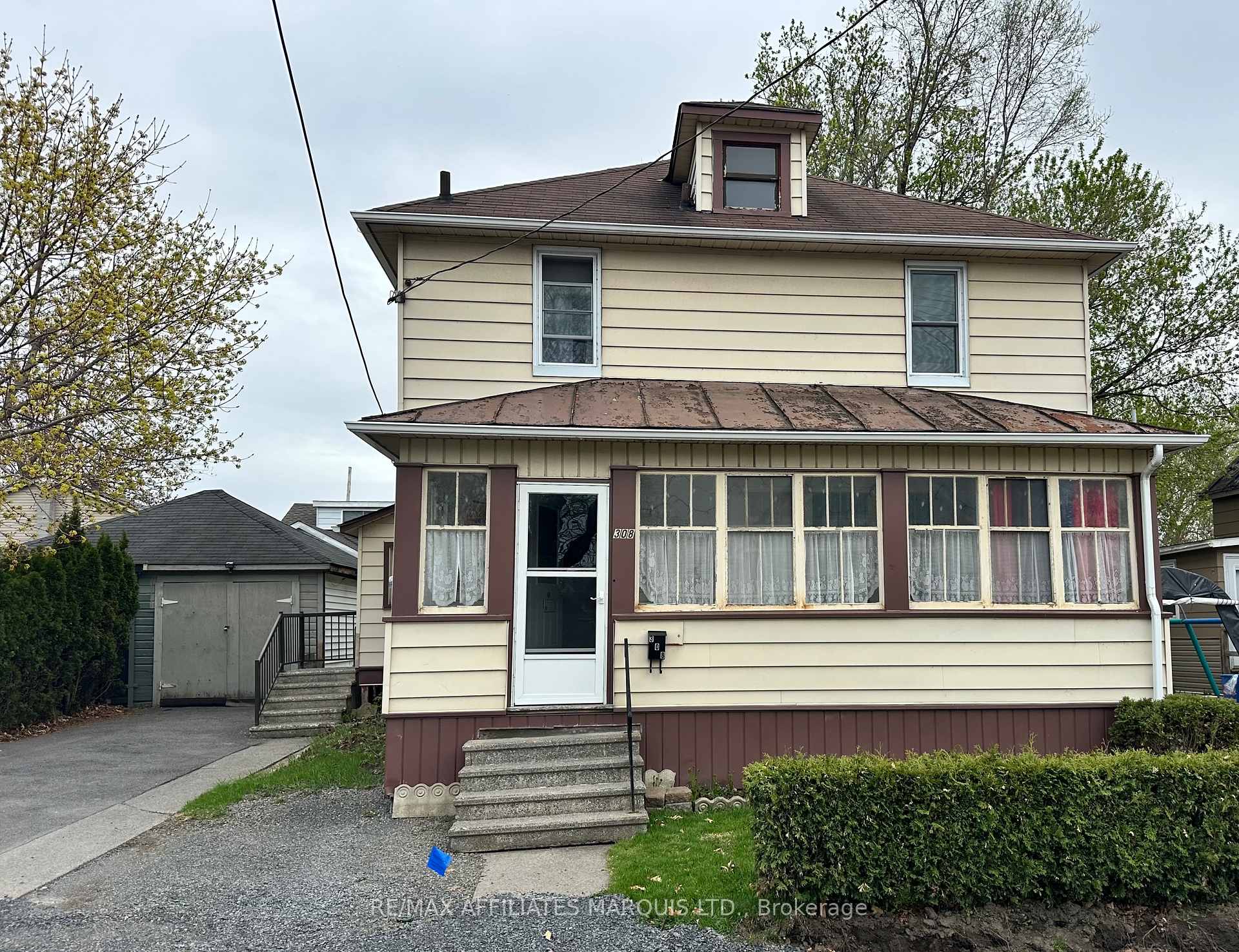 Photo 2 of 308 Third Street W, Cornwall — HOMEH