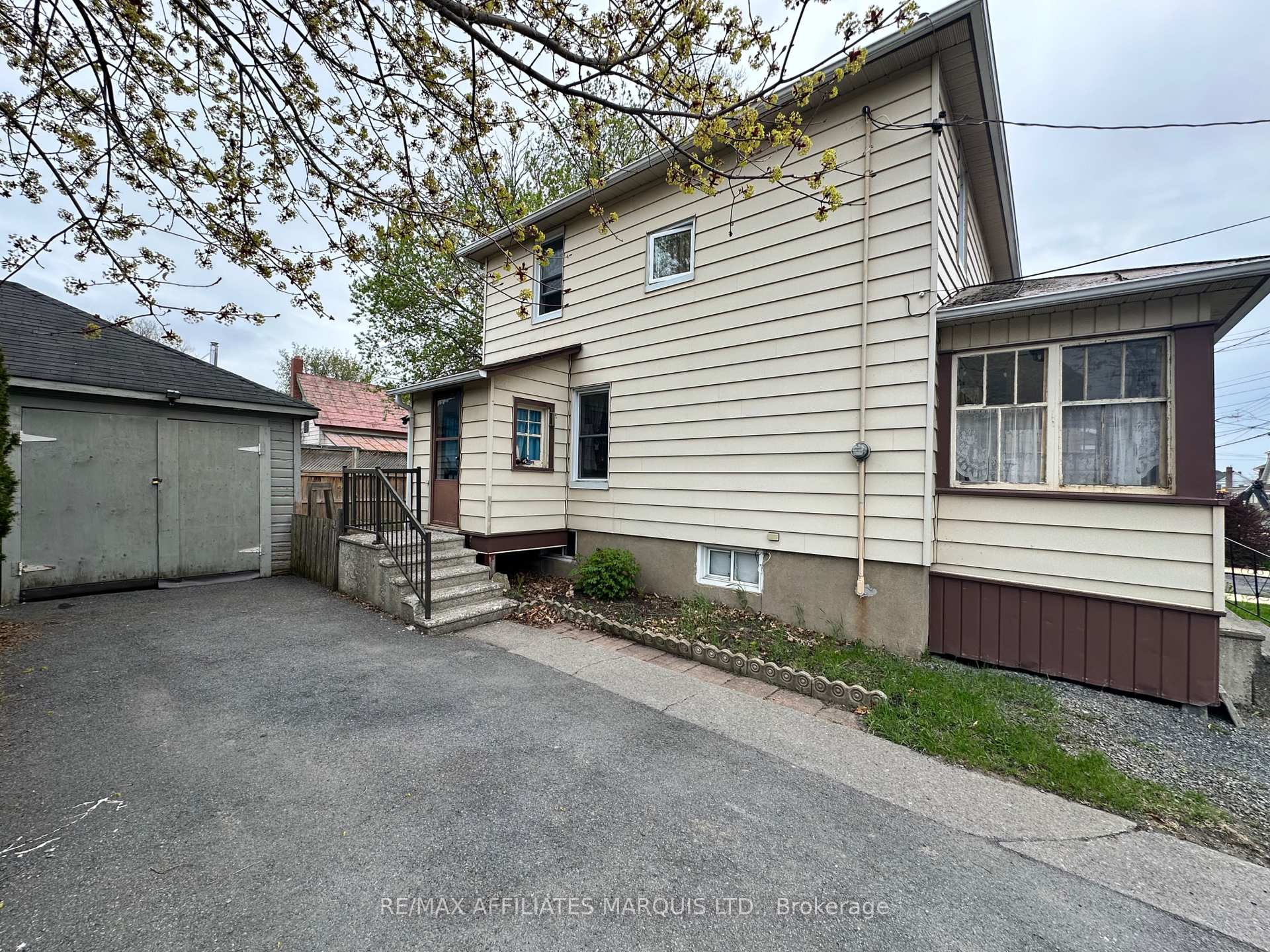Photo 3 of 308 Third Street W, Cornwall — HOMEH