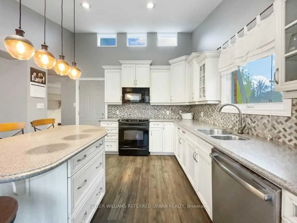 Photo 12 of 406 Lupin Drive, Whitby, Downtown Whitby — HOMEH