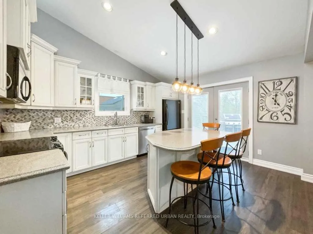 Photo 13 of 406 Lupin Drive, Whitby, Downtown Whitby — HOMEH