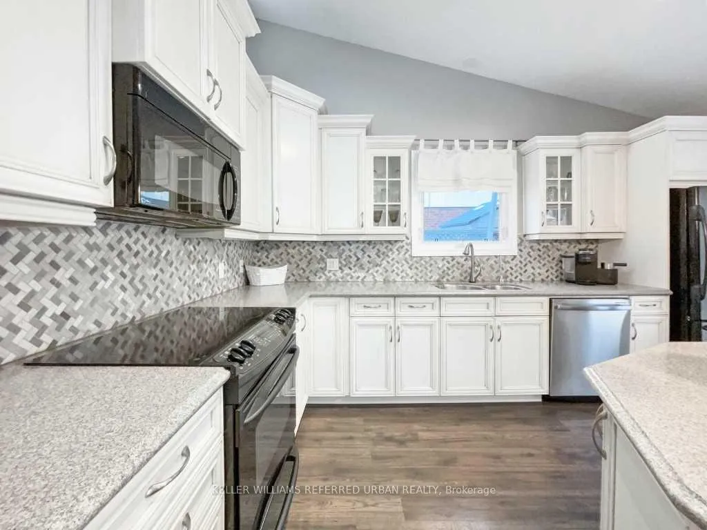 Photo 14 of 406 Lupin Drive, Whitby, Downtown Whitby — HOMEH