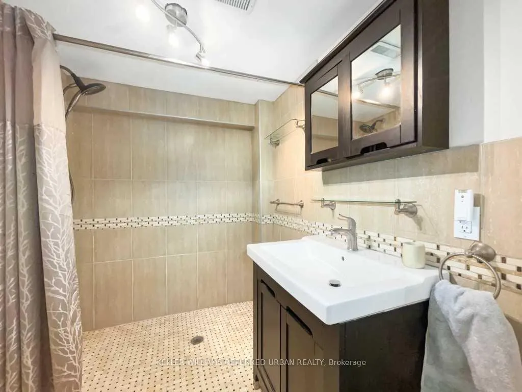 Photo 29 of 406 Lupin Drive, Whitby, Downtown Whitby — HOMEH