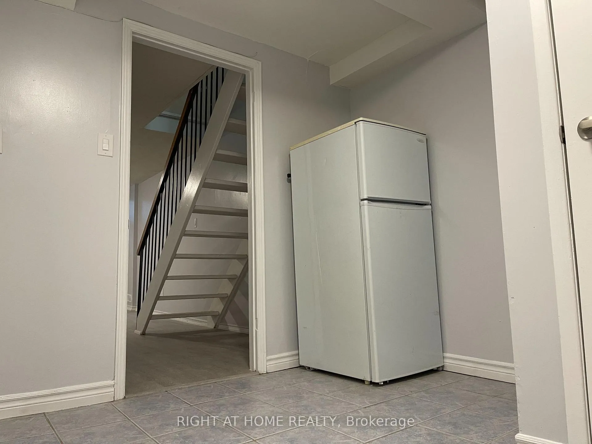 Photo 3 of Unit BSMT, 12 quarry Court, Toronto, Greenwood-Coxwell — HOMEH