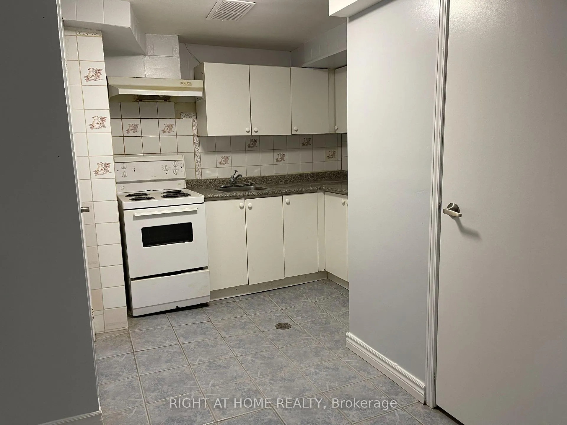 Photo 4 of Unit BSMT, 12 quarry Court, Toronto, Greenwood-Coxwell — HOMEH
