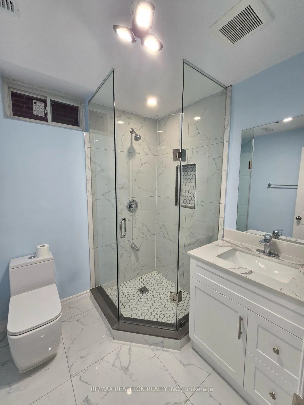 Photo 2 of Unit (Basement), 1134 Enchanted Crescent, Pickering, Rural Pickering — HOMEH