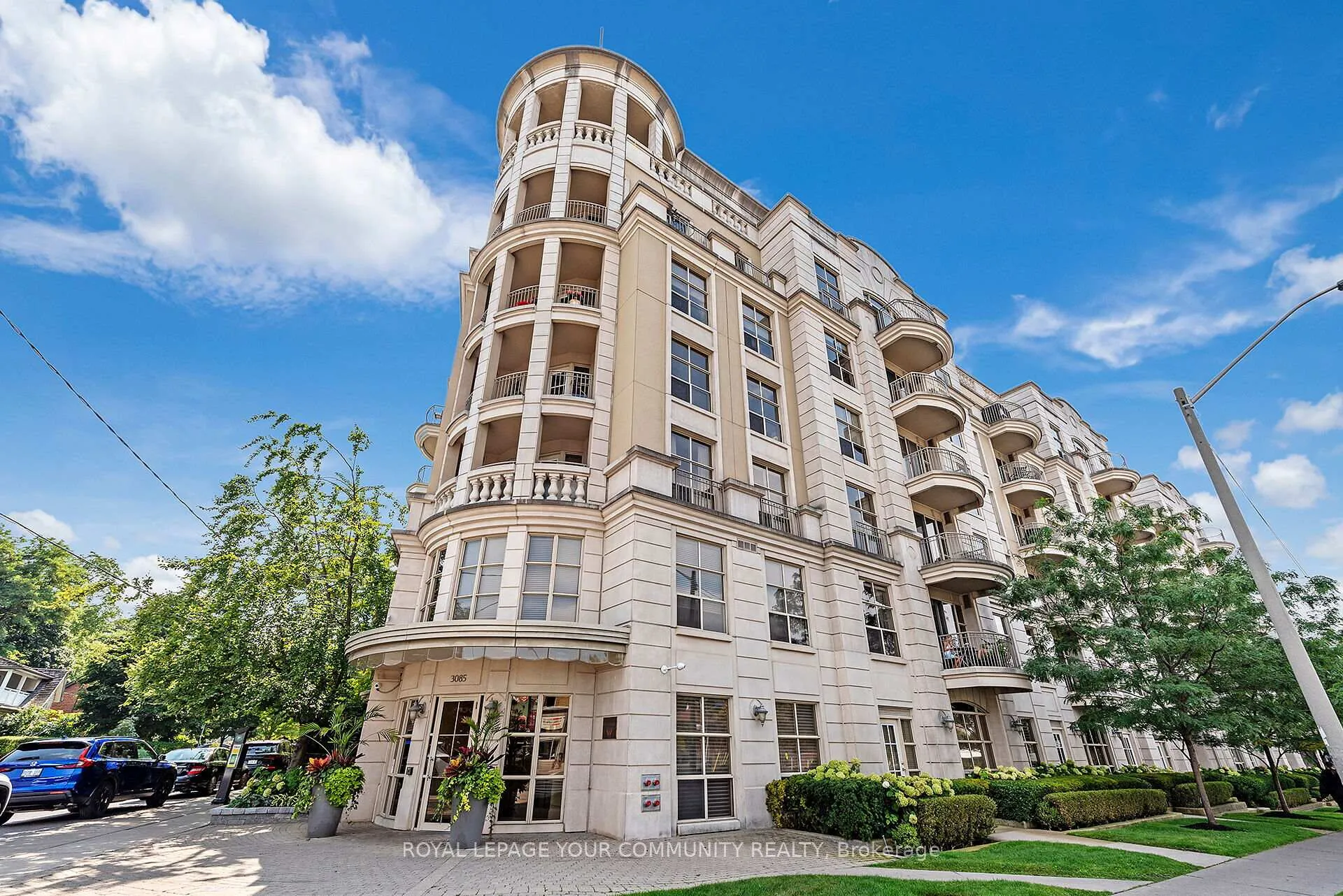 Front of Unit 606, 3085 Bloor Street W