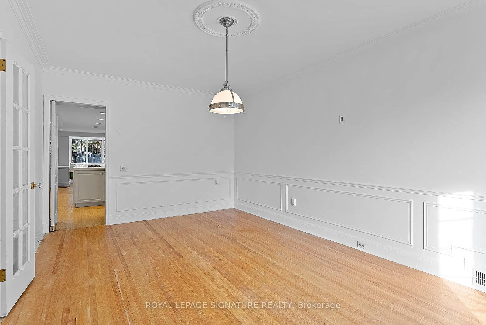 Photo 10 of 56 Mason Boulevard, Toronto, Bedford Park-Nortown — HOMEH