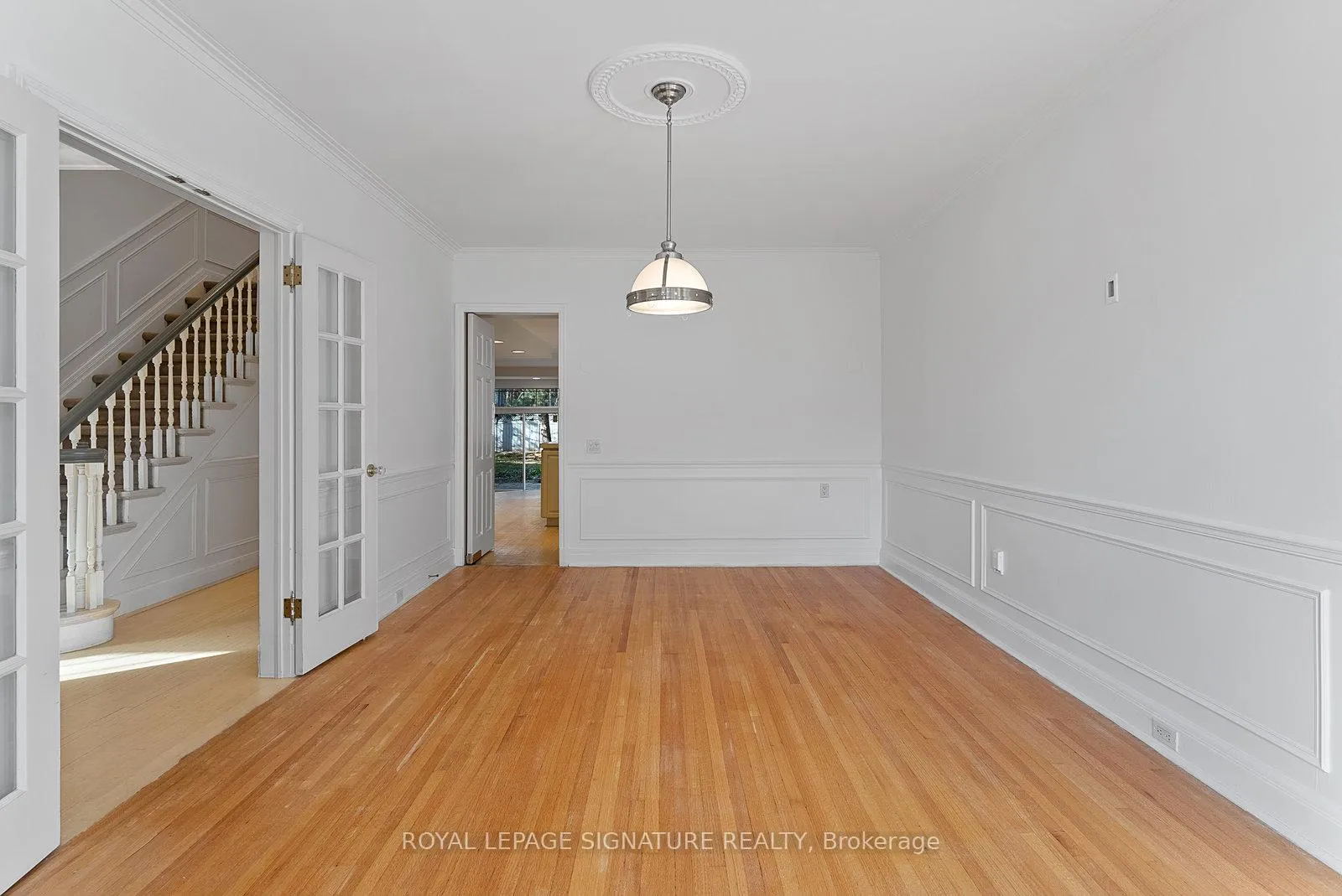 Photo 11 of 56 Mason Boulevard, Toronto, Bedford Park-Nortown — HOMEH