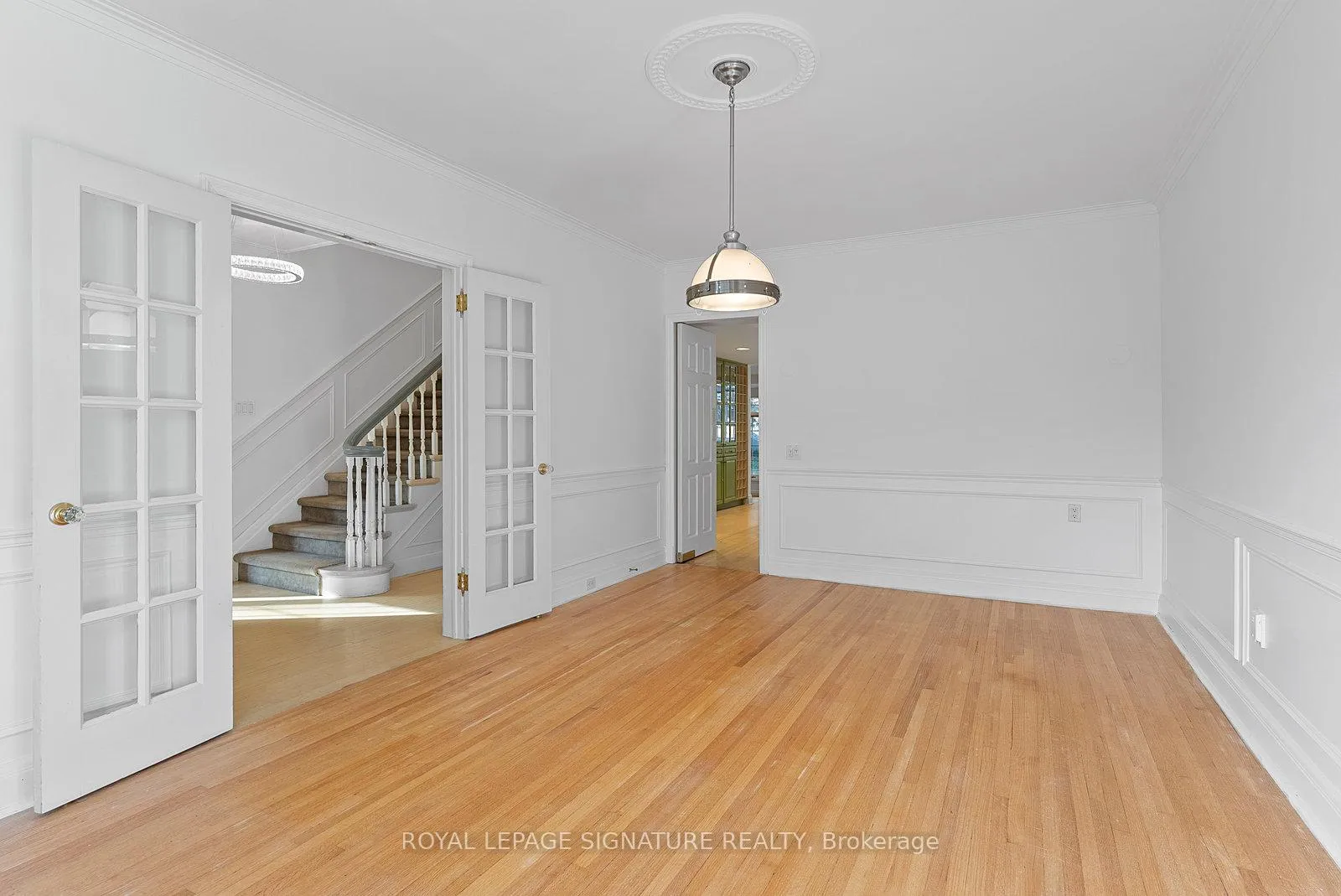 Photo 12 of 56 Mason Boulevard, Toronto, Bedford Park-Nortown — HOMEH