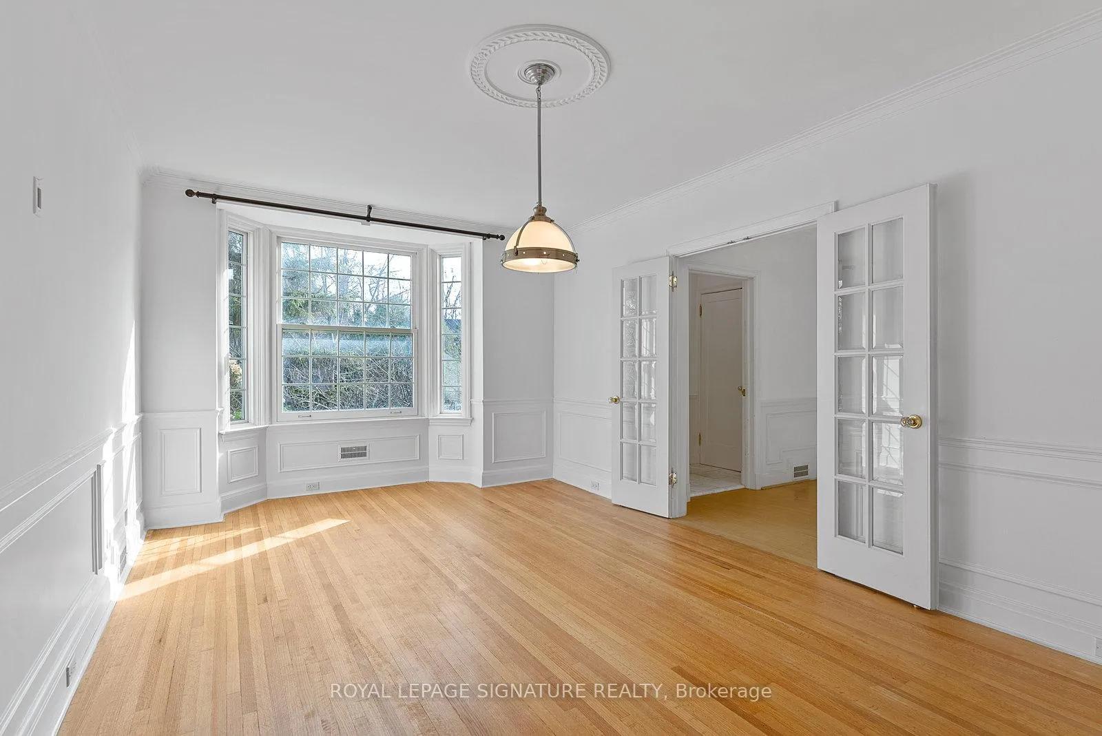 Photo 13 of 56 Mason Boulevard, Toronto, Bedford Park-Nortown — HOMEH