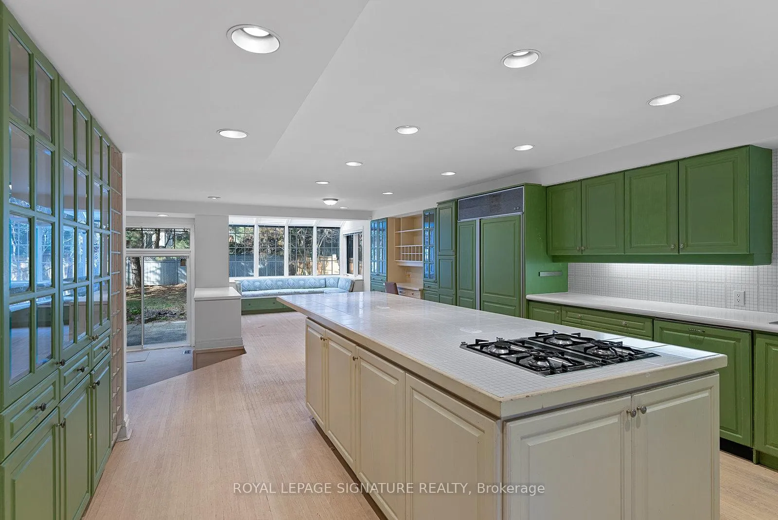 Photo 14 of 56 Mason Boulevard, Toronto, Bedford Park-Nortown — HOMEH