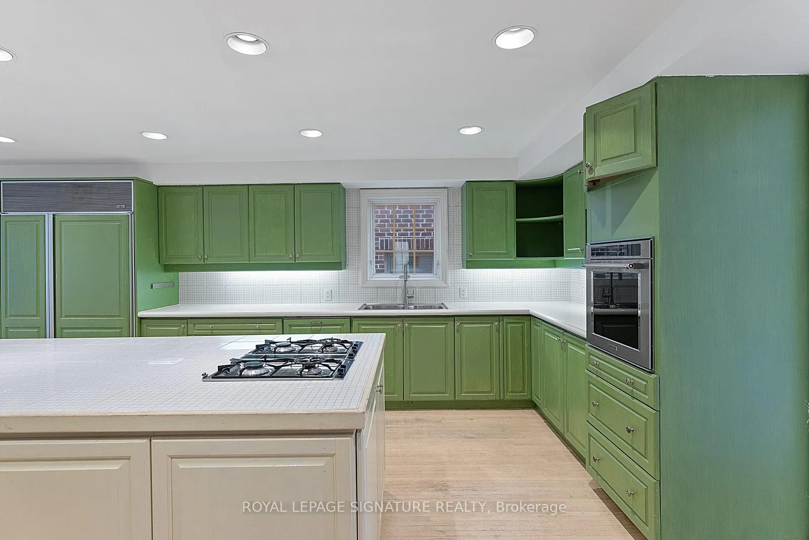 Photo 15 of 56 Mason Boulevard, Toronto, Bedford Park-Nortown — HOMEH