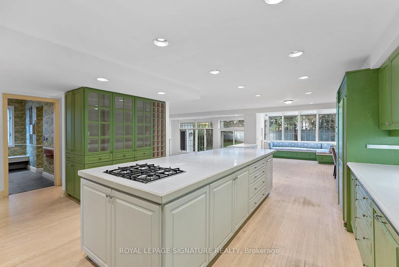 Photo 16 of 56 Mason Boulevard, Toronto, Bedford Park-Nortown — HOMEH