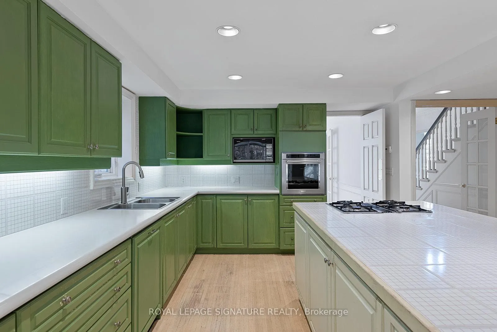 Photo 17 of 56 Mason Boulevard, Toronto, Bedford Park-Nortown — HOMEH