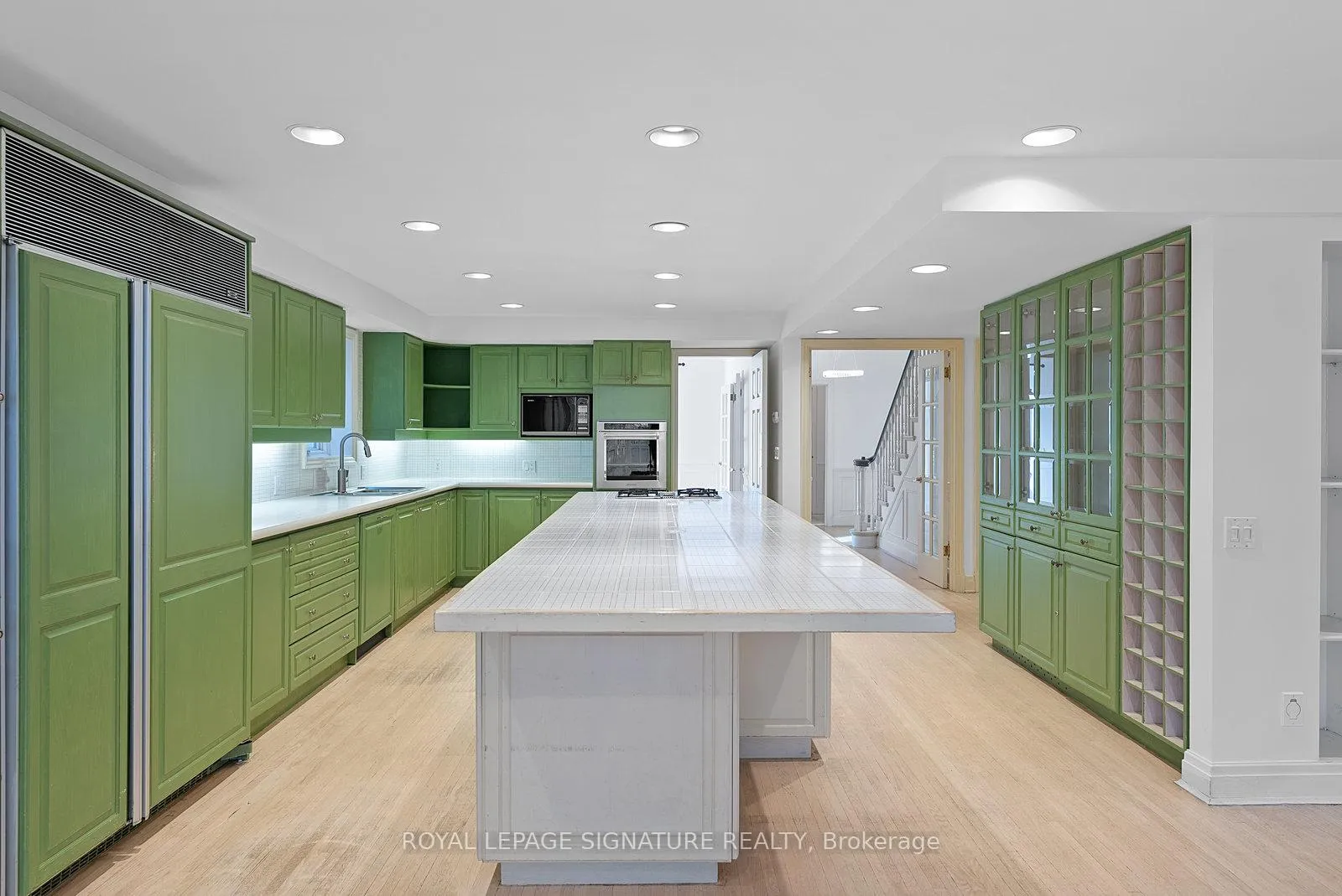 Photo 18 of 56 Mason Boulevard, Toronto, Bedford Park-Nortown — HOMEH