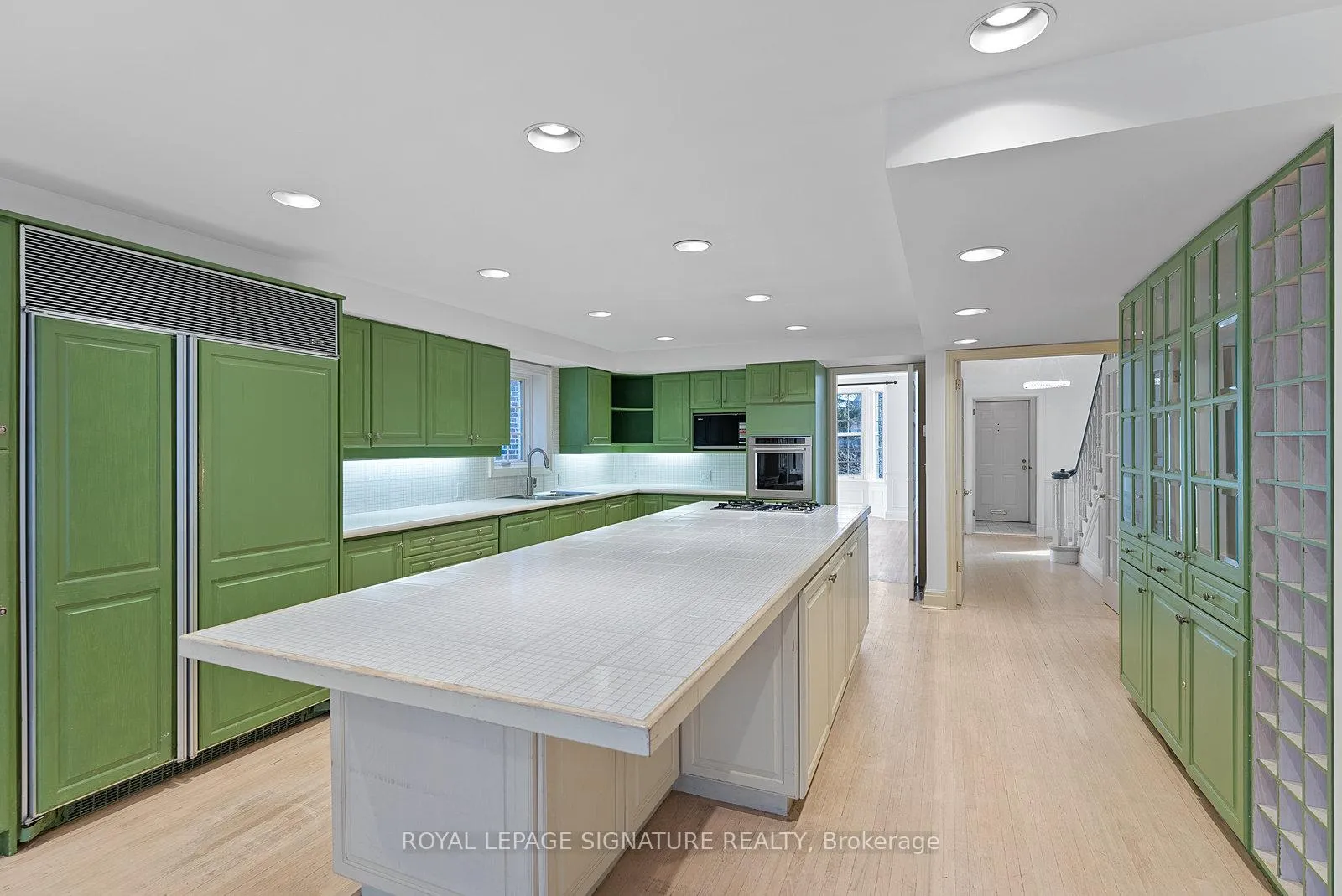 Photo 19 of 56 Mason Boulevard, Toronto, Bedford Park-Nortown — HOMEH