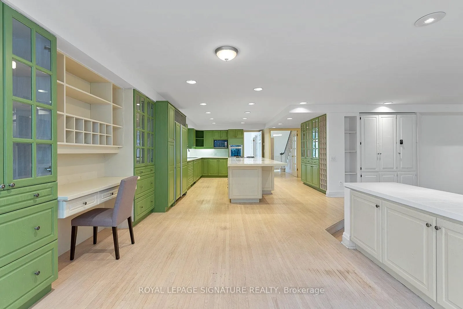 Photo 23 of 56 Mason Boulevard, Toronto, Bedford Park-Nortown — HOMEH