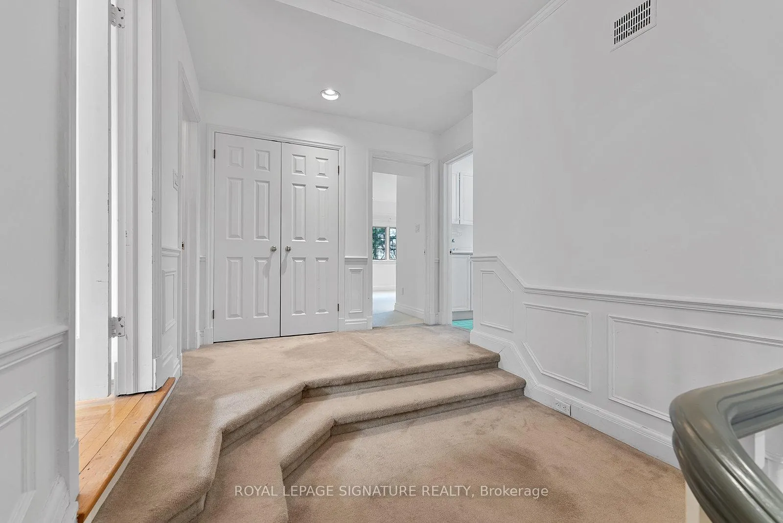 Photo 30 of 56 Mason Boulevard, Toronto, Bedford Park-Nortown — HOMEH
