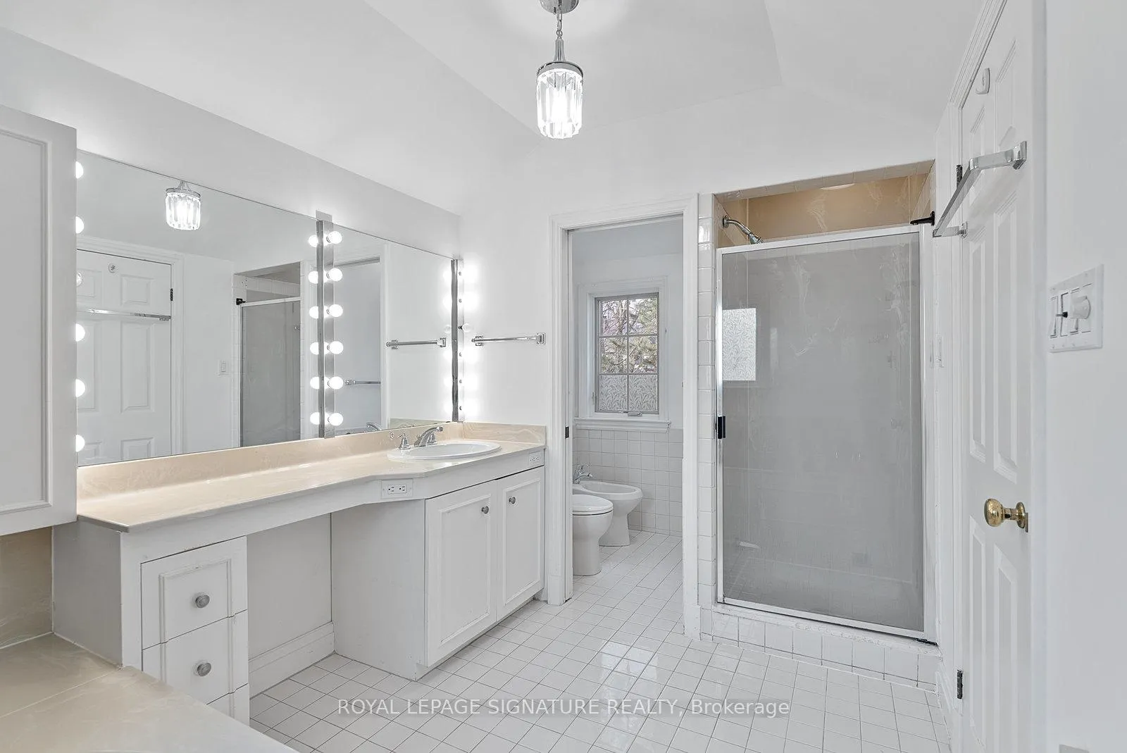 Photo 37 of 56 Mason Boulevard, Toronto, Bedford Park-Nortown — HOMEH