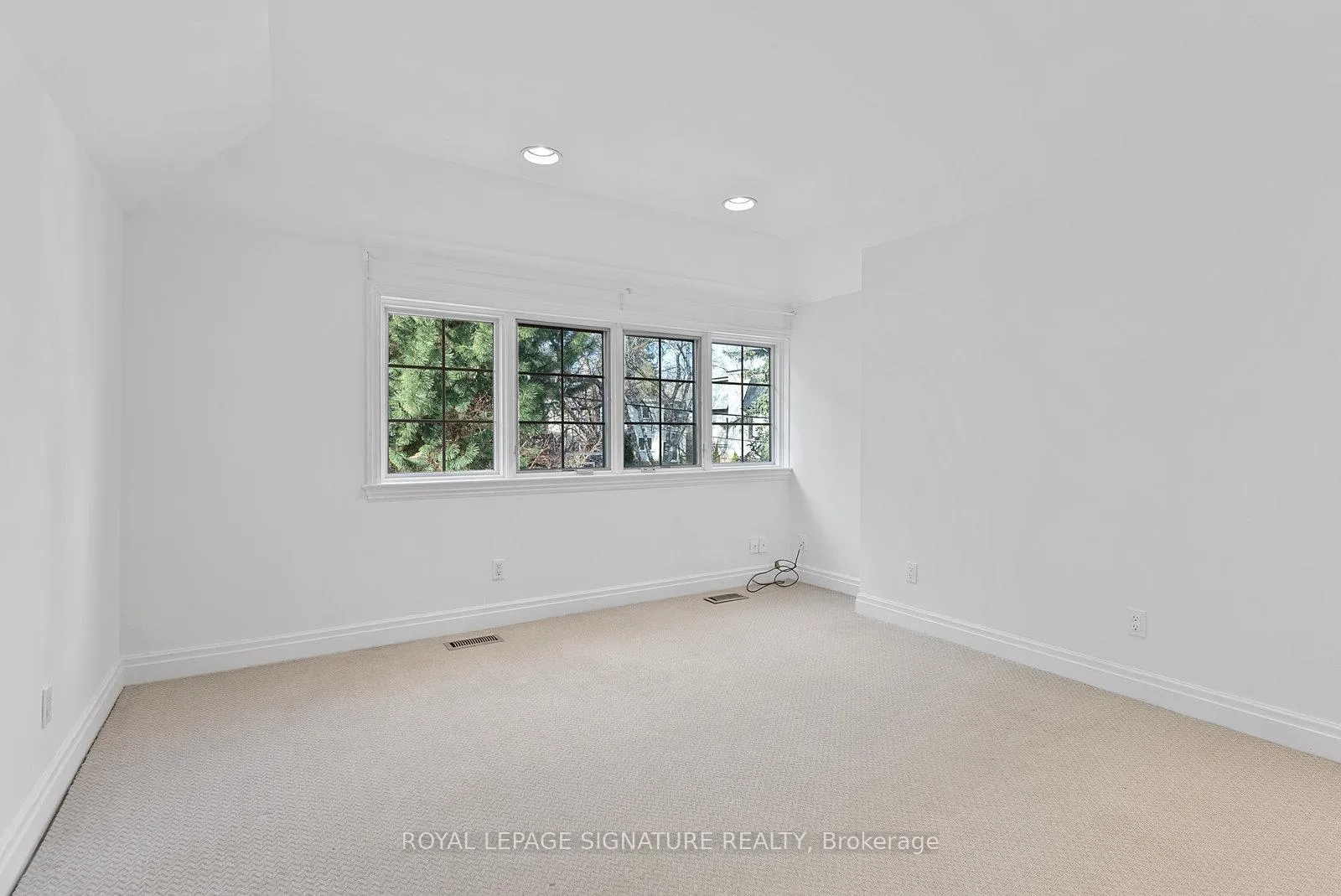 Photo 40 of 56 Mason Boulevard, Toronto, Bedford Park-Nortown — HOMEH