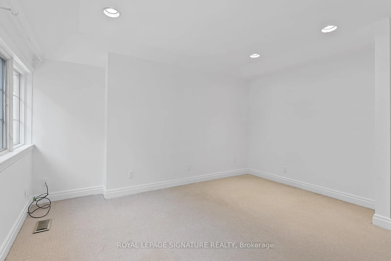 Photo 41 of 56 Mason Boulevard, Toronto, Bedford Park-Nortown — HOMEH
