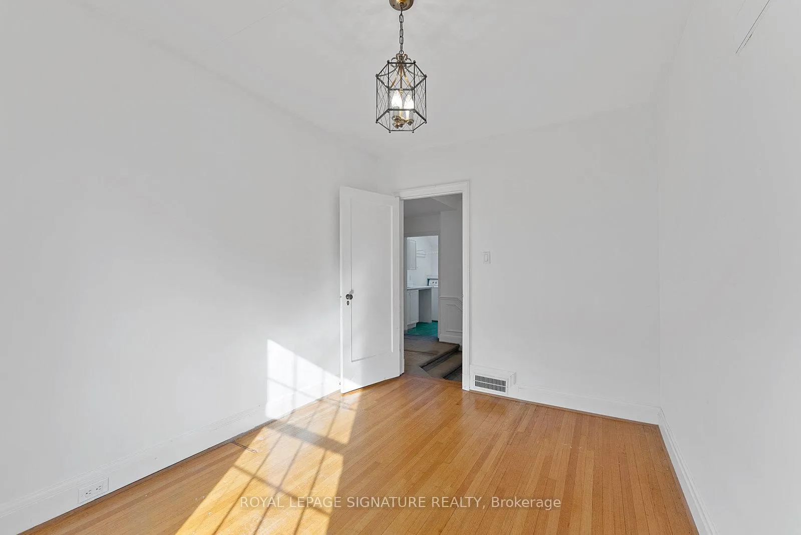 Photo 43 of 56 Mason Boulevard, Toronto, Bedford Park-Nortown — HOMEH