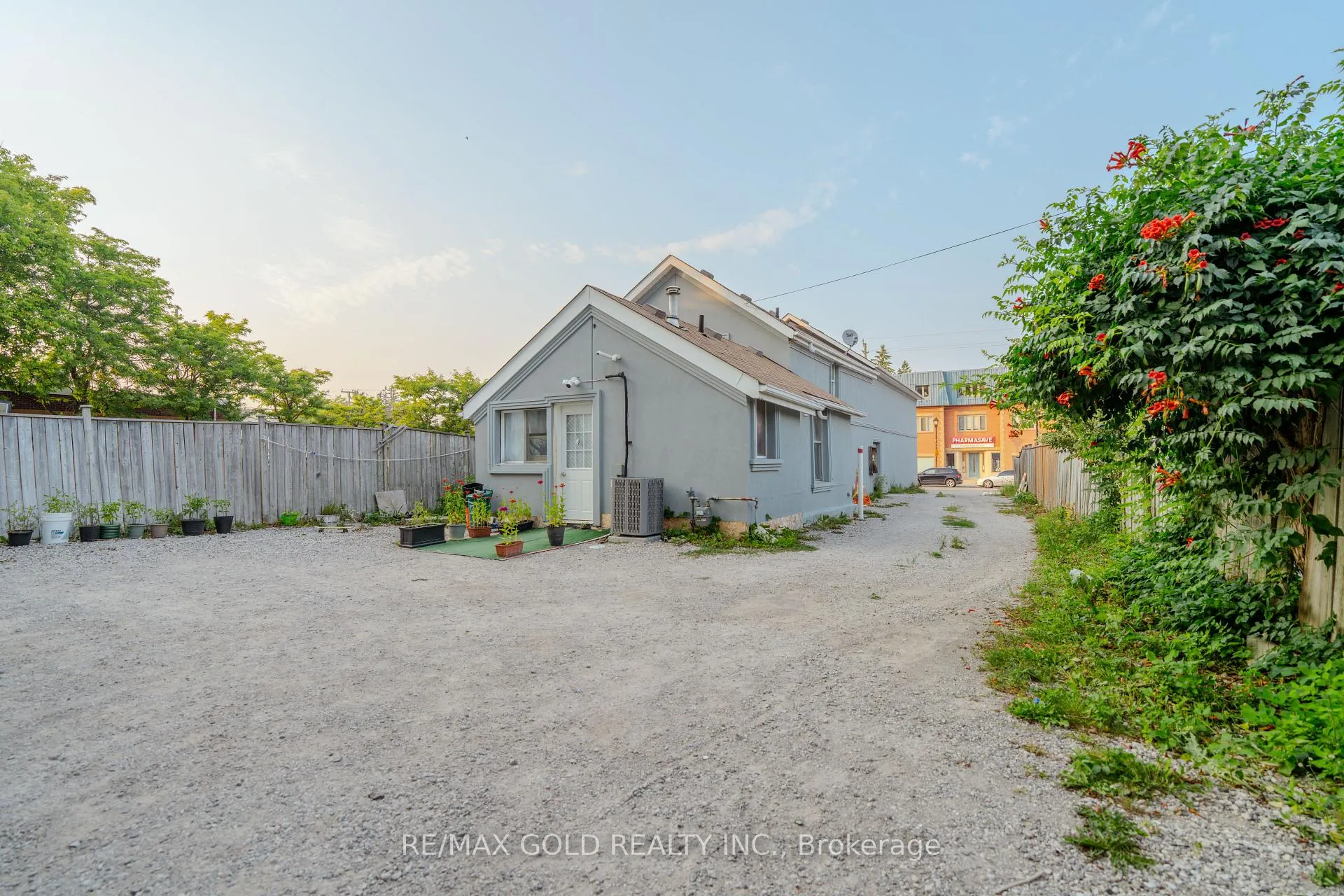 Photo 2 of 15958 Airport Road, Caledon, Caledon East — HOMEH