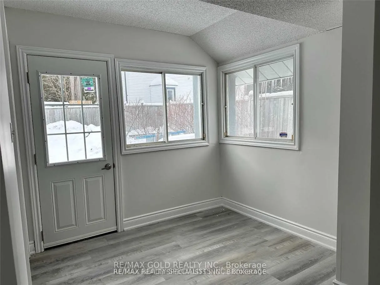 Photo 3 of 15958 Airport Road, Caledon, Caledon East — HOMEH