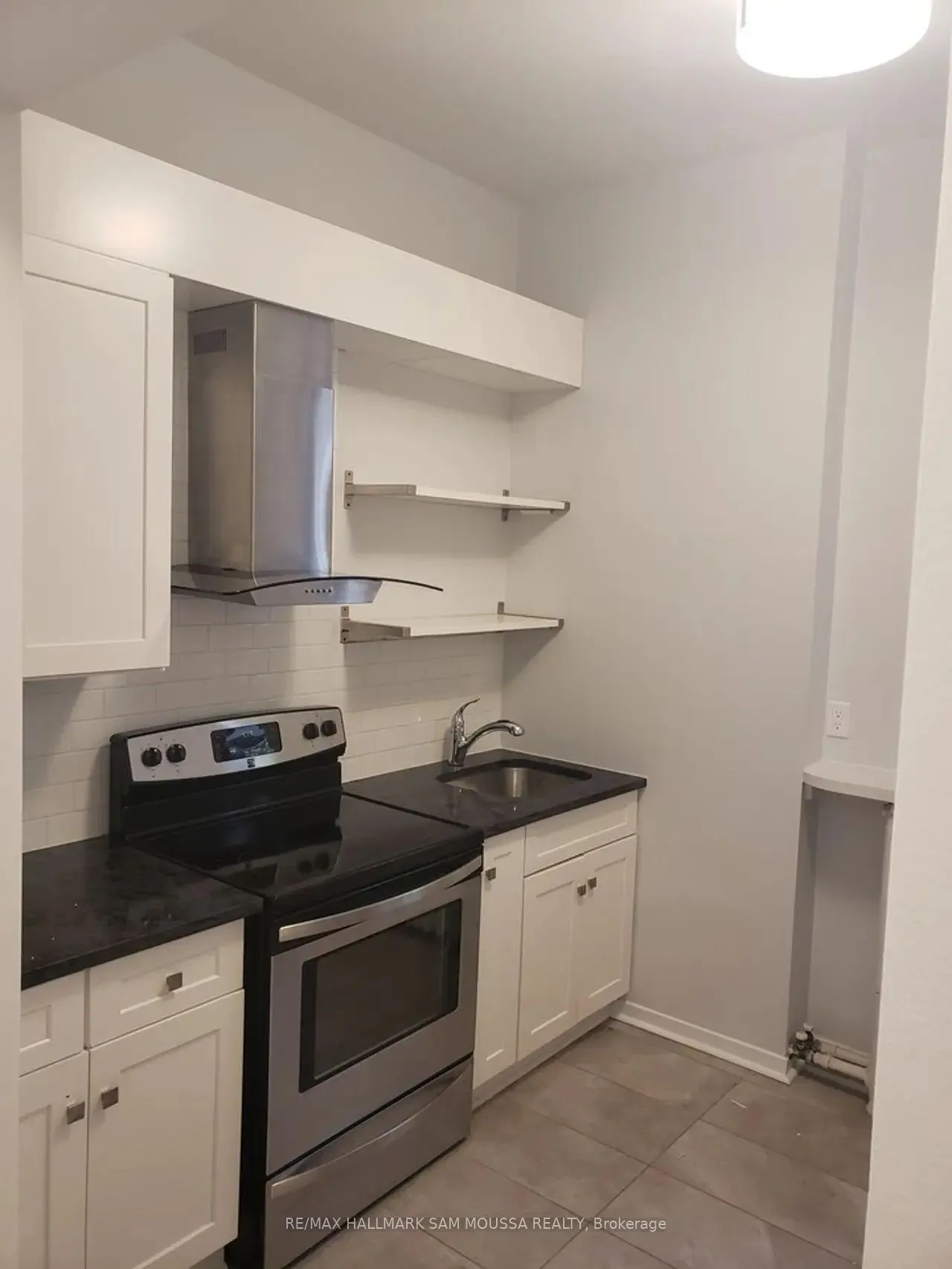 Photo 4 of Unit 3, 232 Cooper Street, Ottawa, Ottawa Centre — HOMEH