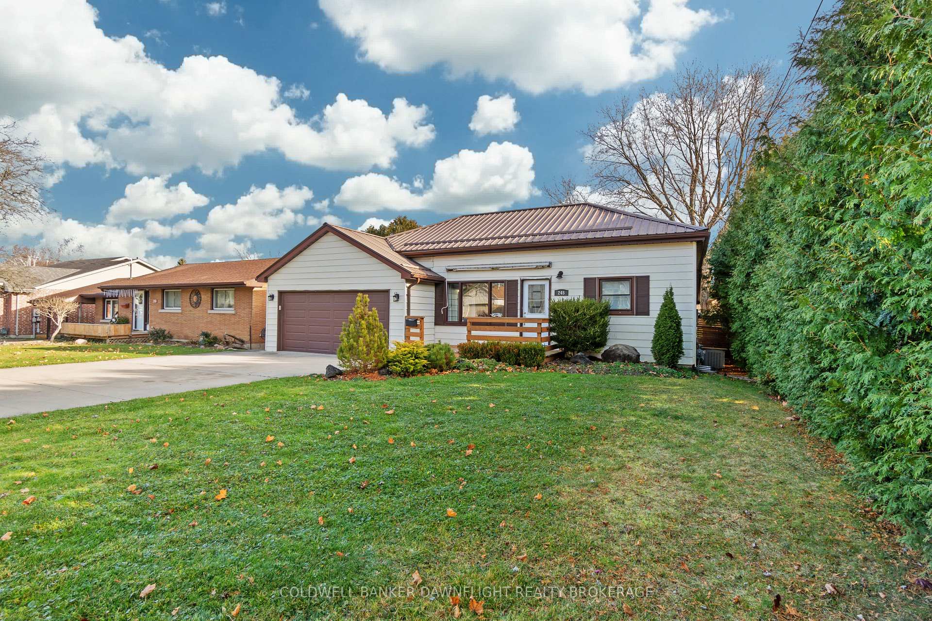Photo 2 of 245 Dufferin Street, Central Elgin, Belmont — HOMEH