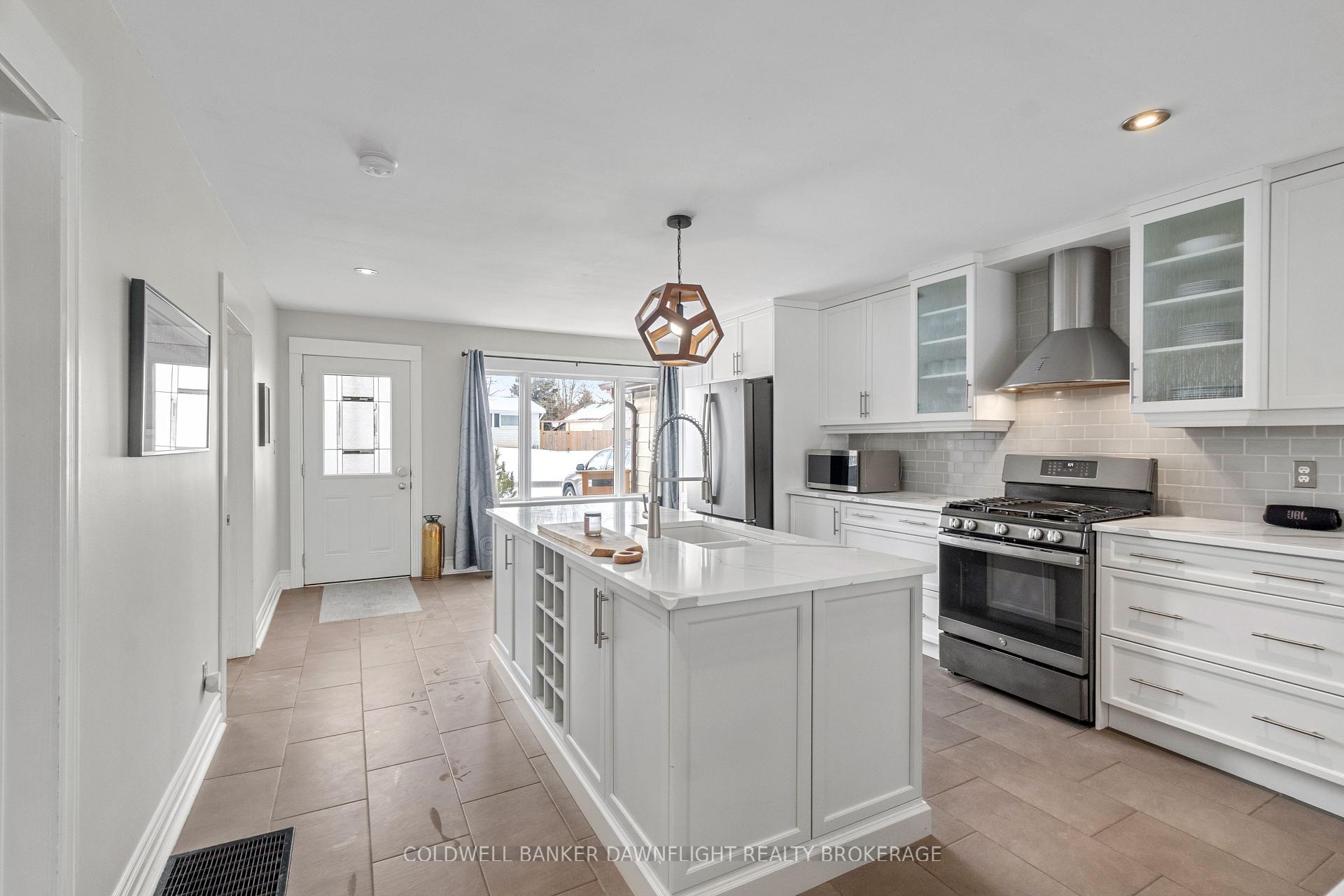 Photo 6 of 245 Dufferin Street, Central Elgin, Belmont — HOMEH