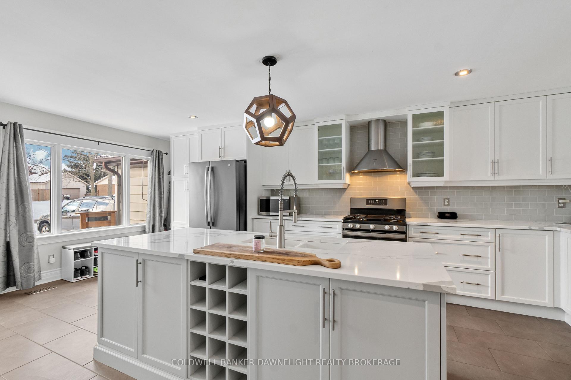 Photo 7 of 245 Dufferin Street, Central Elgin, Belmont — HOMEH