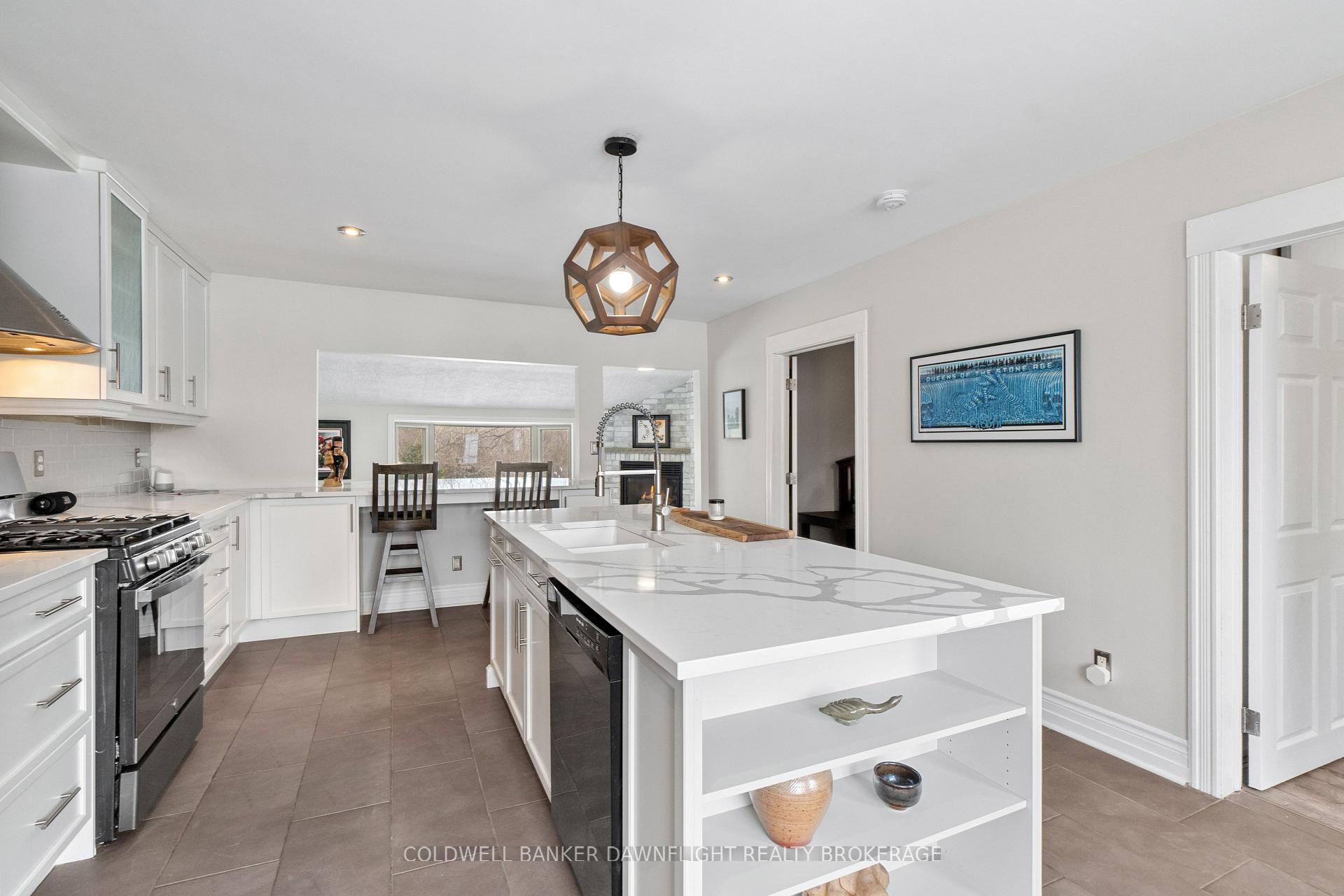 Photo 8 of 245 Dufferin Street, Central Elgin, Belmont — HOMEH
