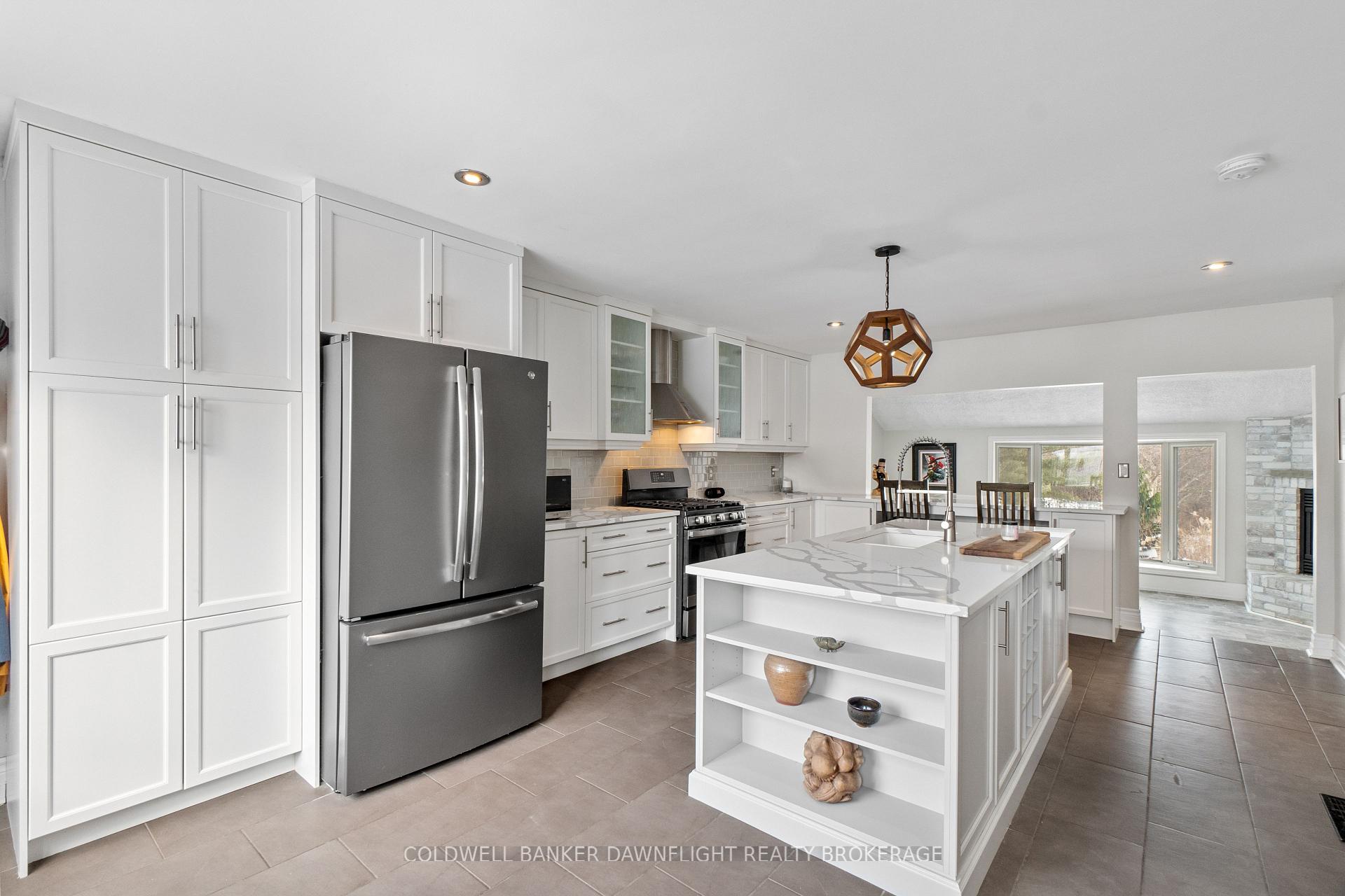 Photo 10 of 245 Dufferin Street, Central Elgin, Belmont — HOMEH