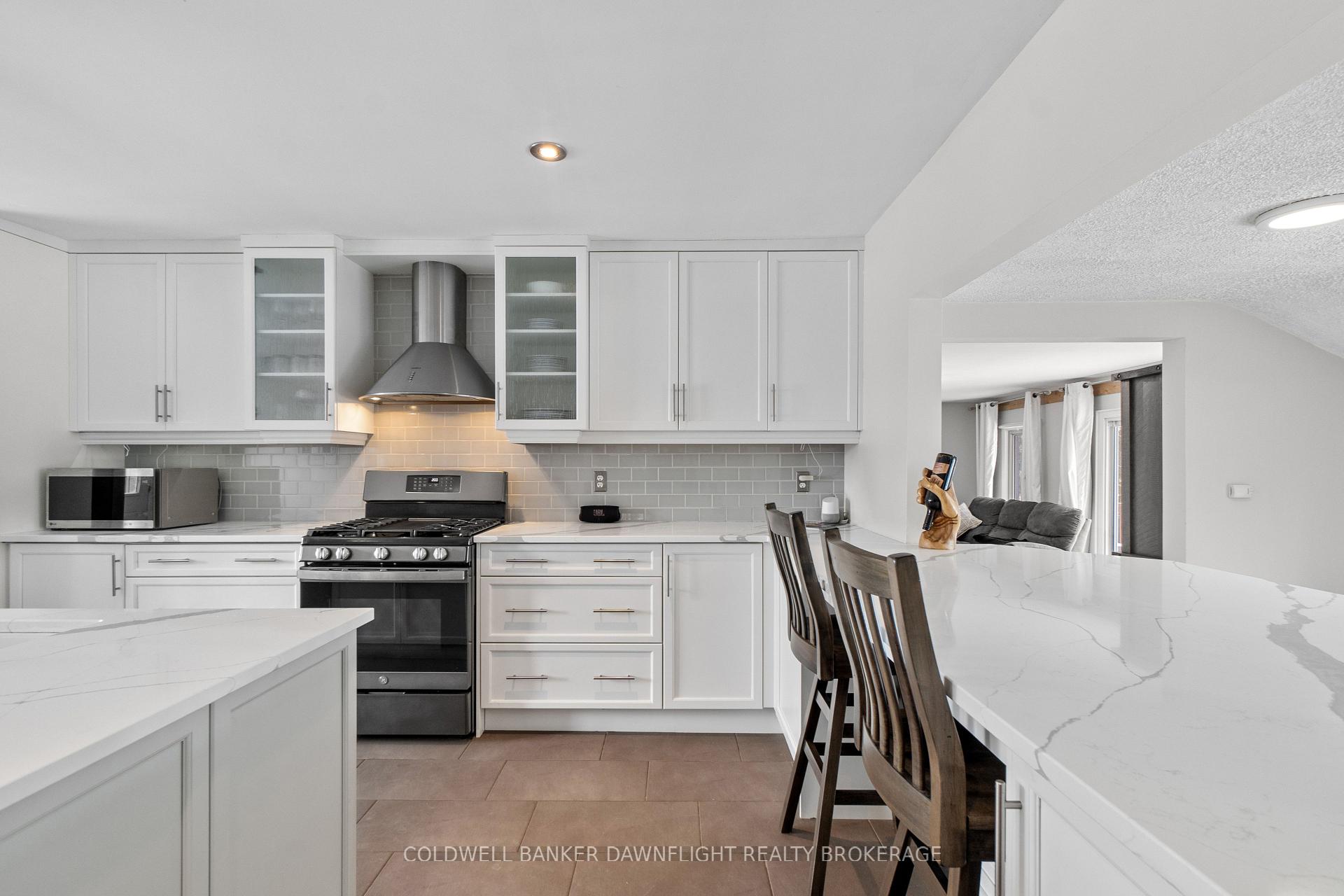 Photo 11 of 245 Dufferin Street, Central Elgin, Belmont — HOMEH