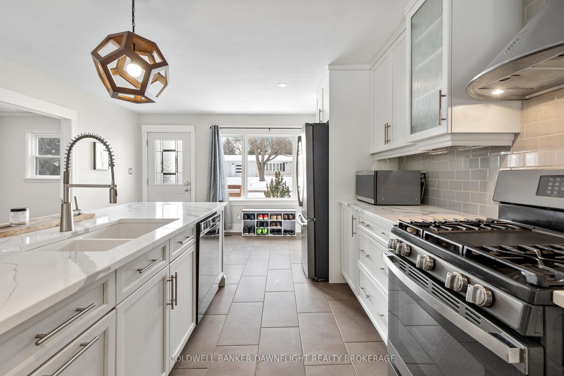 Photo 12 of 245 Dufferin Street, Central Elgin, Belmont — HOMEH