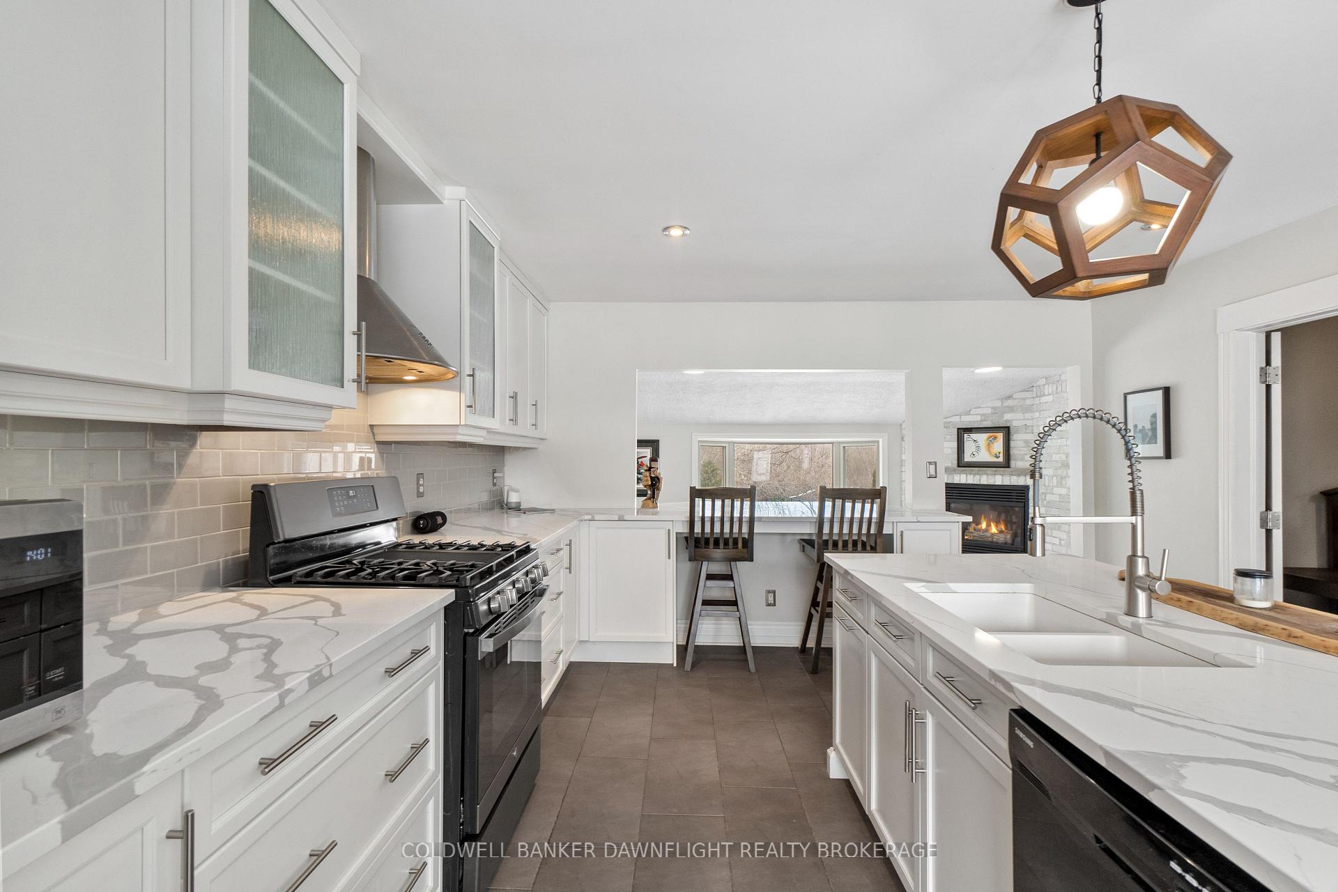 Photo 13 of 245 Dufferin Street, Central Elgin, Belmont — HOMEH